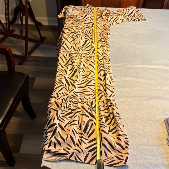 Junna Elegant And Pleasant Black and Cream Patterned Maxi Dress - Picture 7 of 7